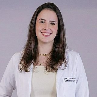 Dra. Larissa Zago