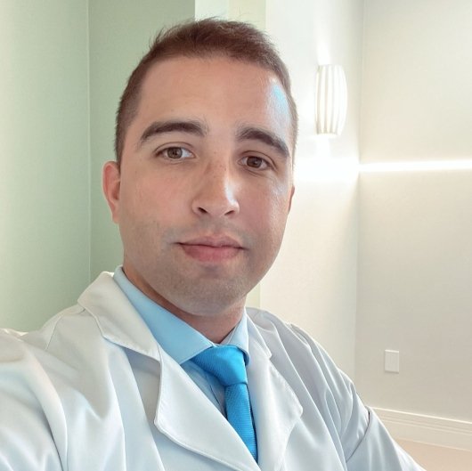 Dr. Emanuel Lobato