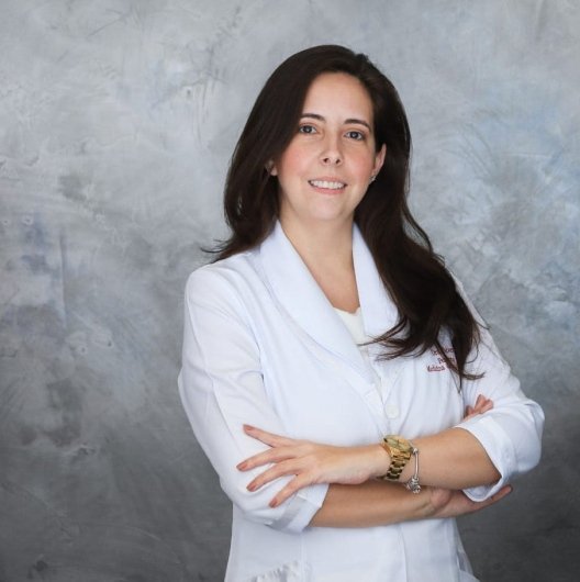 Dra. Debora Fernandes Ferreira Baeta Neves .