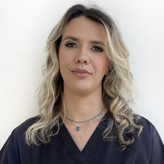 Dra. Alinne Lopes