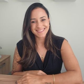 Ariane Quadros Vaurof Lopes .