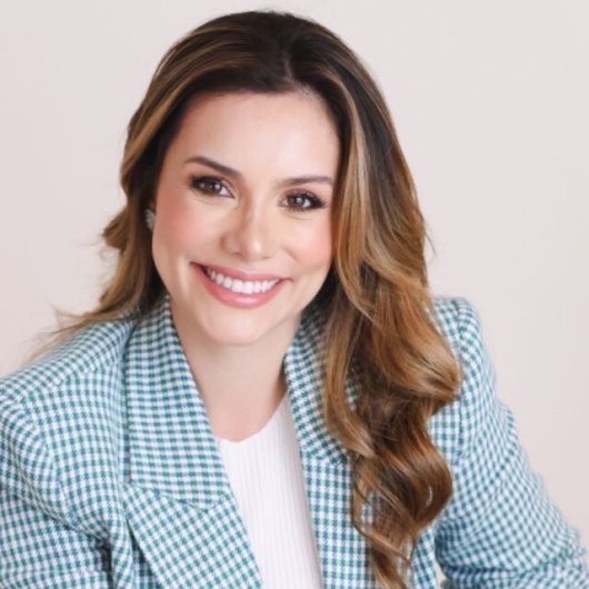 Dra. Carolina Lourenço Gomes dos Santos