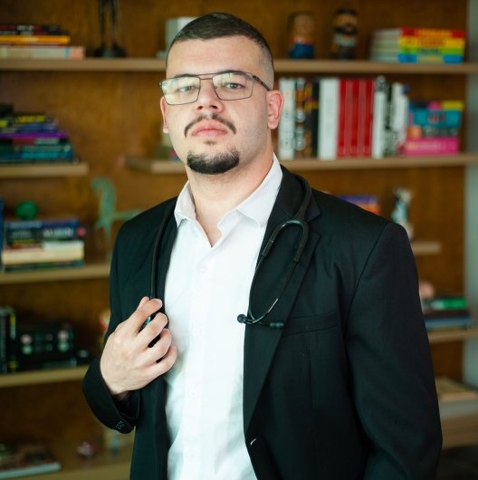 Dr. Douglas Wilson Campos De Carvalho