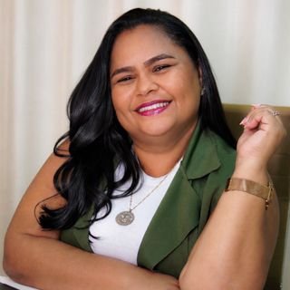 Dra. Tacia Priscila Santana Souza