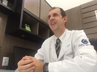 Dr. Luiz Adriano Esteves