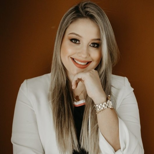 Dra. Aline Ellen Silva Machado