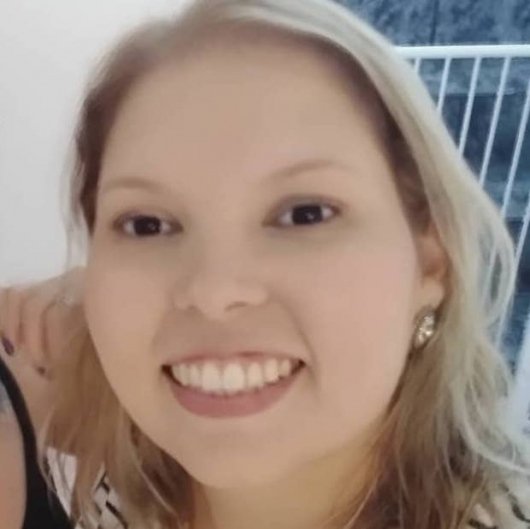 Dra. Larissa Faria