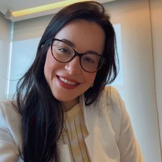 Dra. Mariana Mesquita Zschaber