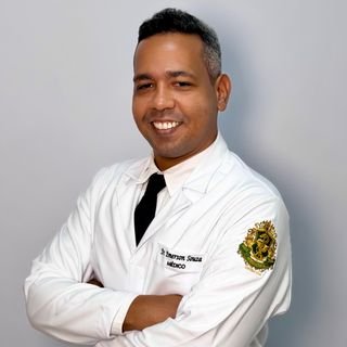 Dr. Emerson Leandro