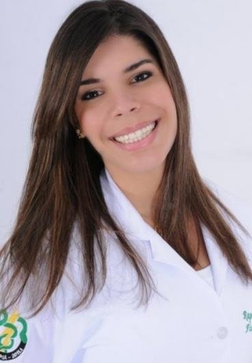 Dra. Raphaela Santana Teles