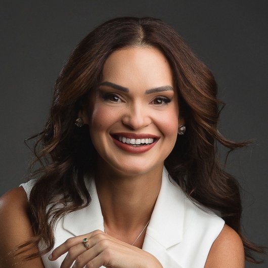 Dra. Bárbara Divina