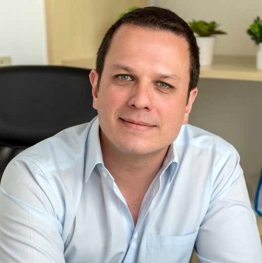 Dr. Rodrigo Koprovski Menguer