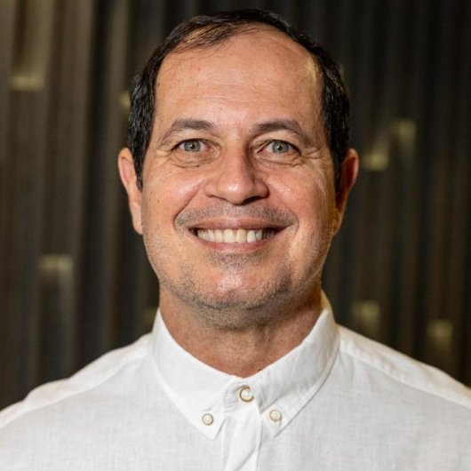 Dr. Marcos Moura