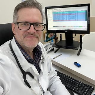 Dr. Alexandre Hoeller