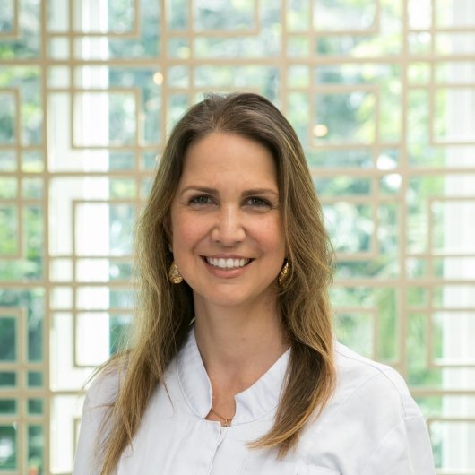 Dra. Fernanda Caraver