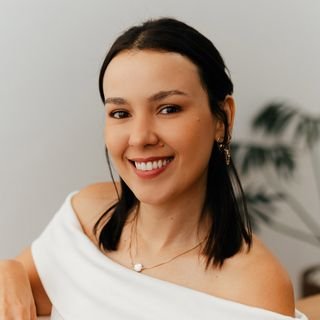 Dra. Bruna Moura
