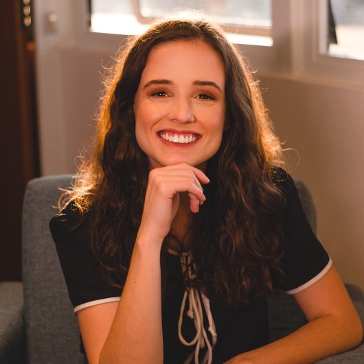 Prof. Isabella Linhares