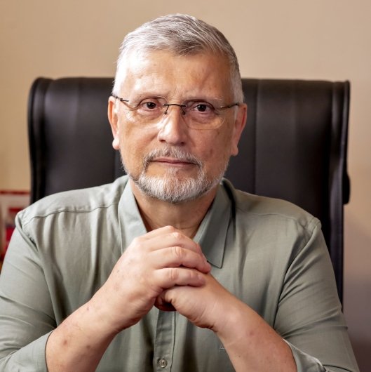 Dr. Rogério Cisneros