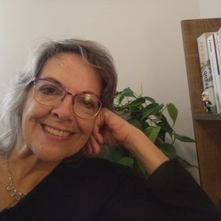 Dra. Márcia Carneiro Knapik