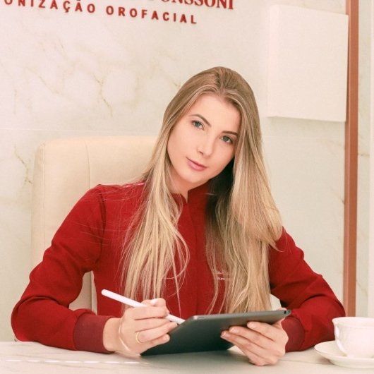 Dra. Leticia Ponssoni