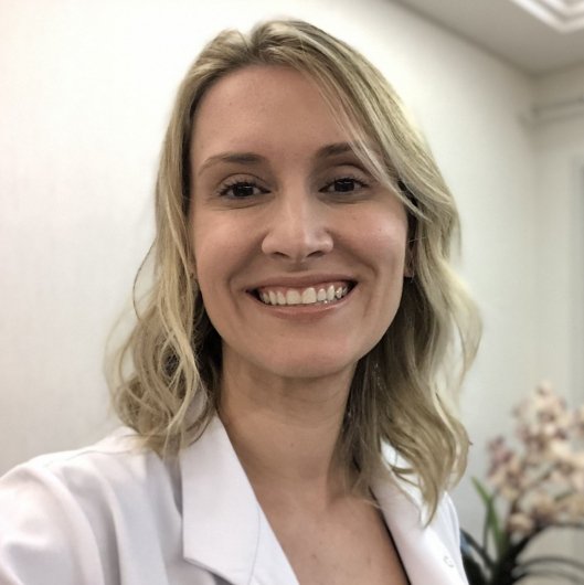 Dra. Amanda Lagreca Venys de Azevedo