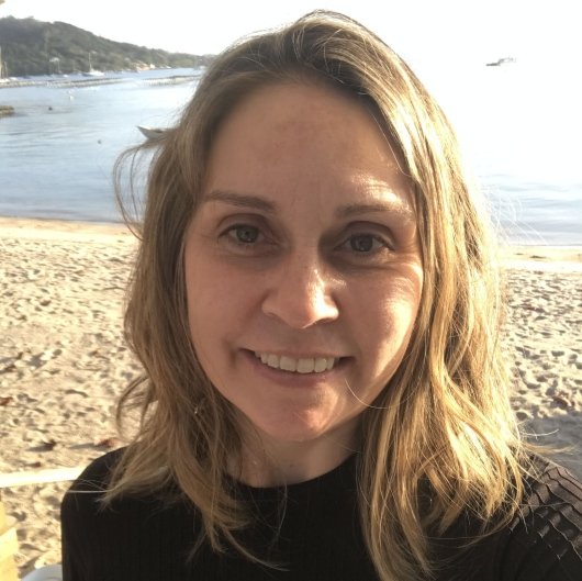 Hellen Capellari Menezes