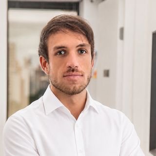 Dr. Caio Pezzorgnia