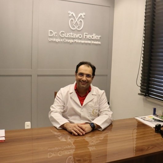 Dr. Gustavo Fiedler