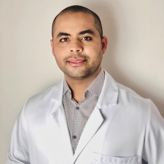 Dr. Thiago Pereira Santos