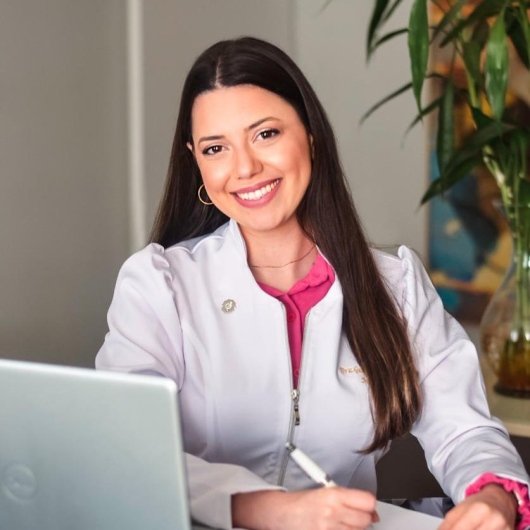 Dra. Gabriela Martins De Carvalho