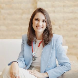 Dra. Júlia Fernandes