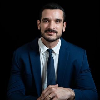 Dr. Daniel Tomich