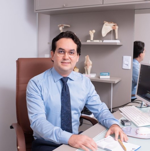 Dr. Carlos Cândido