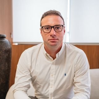 Dr. Ricardo Escudero