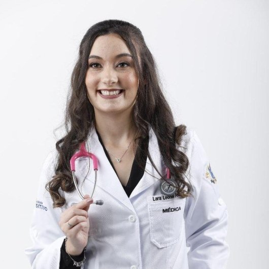 Dra. Lara Leonel Ferreira