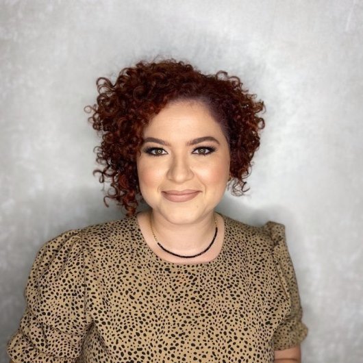 Dra. Nayra Candeia