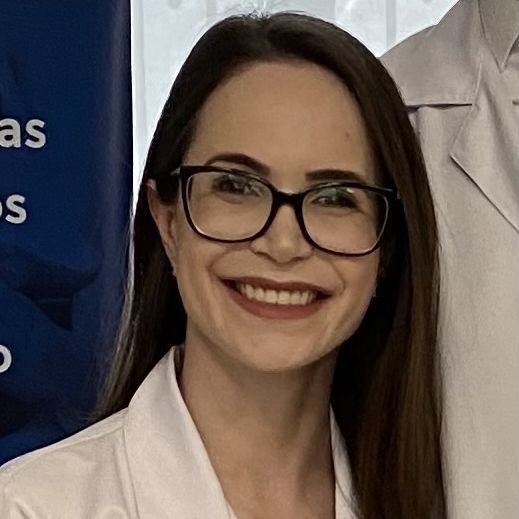 Dra. Flávia Vieira Lopes