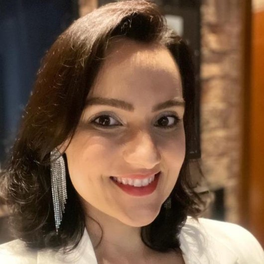 Dra. Paula Scalia Santos