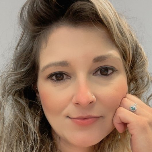 Dra. Bruna Farias Mariano