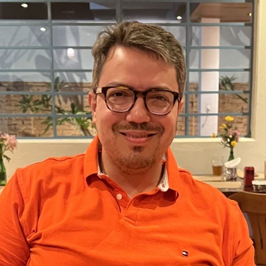 Dr. Adriano Gonçalves Silva