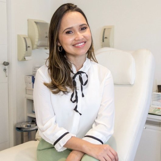 Dra. Bruna Telles