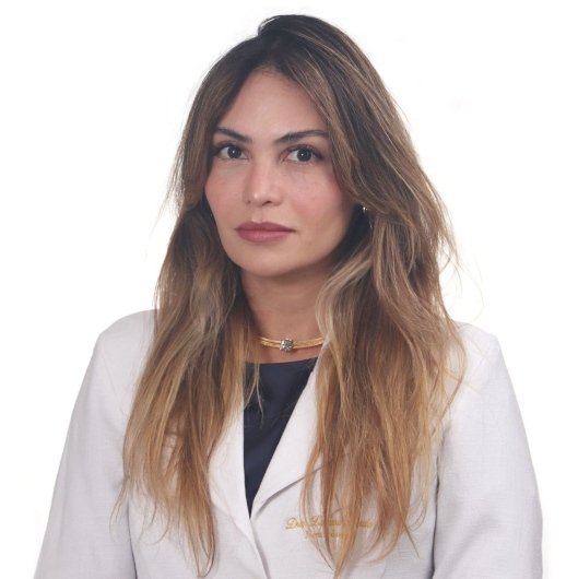 Dra. Larissa Prado