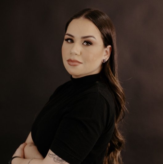 Dra. Larissa Ferraz