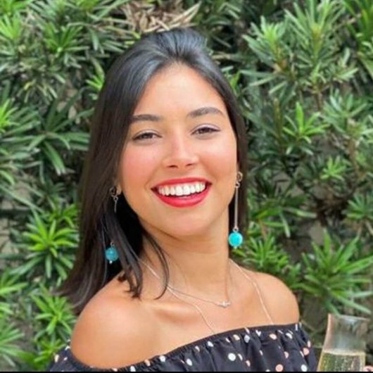 Dra. Isabela Resende de Araújo