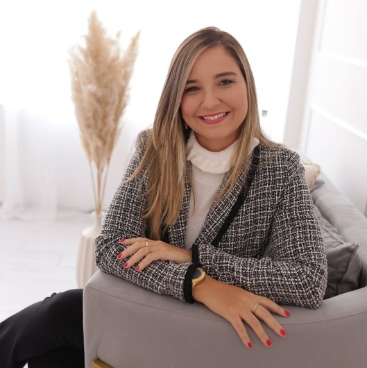Dra. Yasmin Lopes Salles