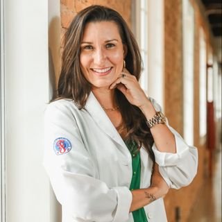 Dra. Adriana Siqueira Pinto