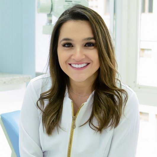 Dra. Carine do Nascimento Midon