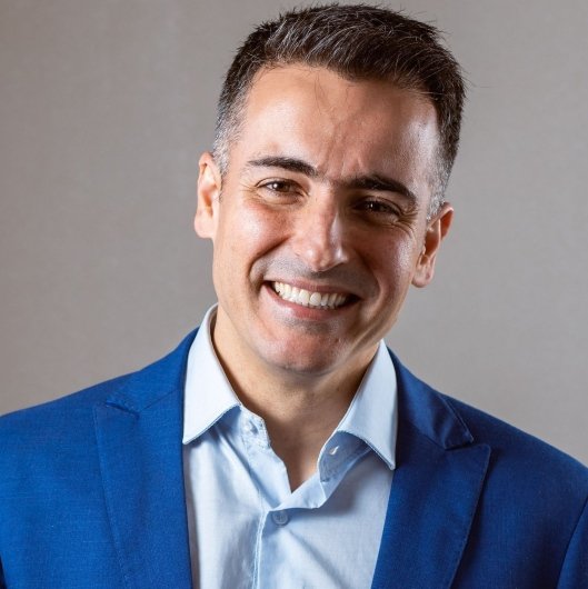 Dr. Marcos Vinicius Uhebe