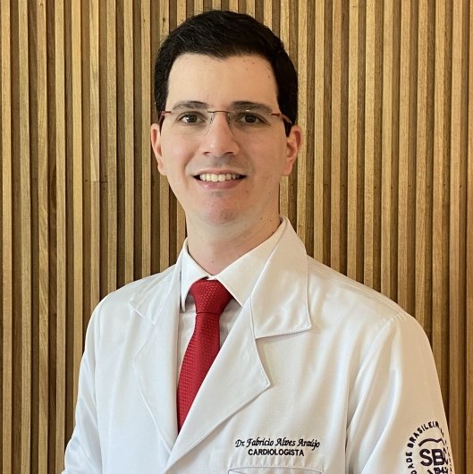 Dr. Fabrício Alves Araújo