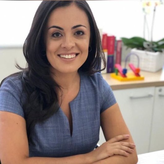 Dra. Aline Menezes